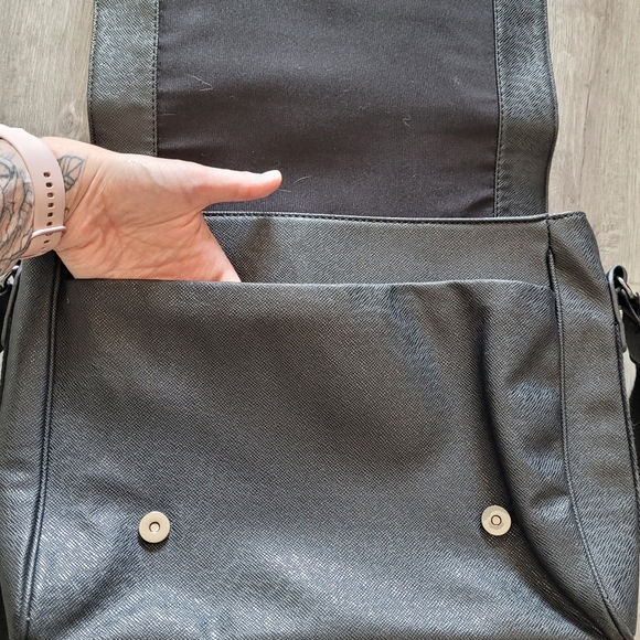 Aldo Messenger Laptop Bag - Picture 7 of 7